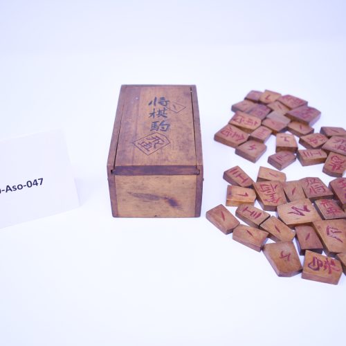 Unusual carved wooden tiles with red characters - early Meiji - Kiribako